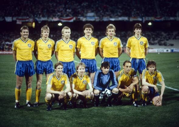 Fussball, international Europapokal der Pokalsieger Finale: 1. FC Lok Leipzig 13.05.1987 Team, Mannschaft Lok Leipzig, hi.v.li.: Hans Richter, Matthias Lindner, Matthias Liebers, Olaf Marschall, Uwe Zötzsche und Frank Edmond; vorn: Ronald Kreer, Uwe Bredow, Rene Müller, Frank Baum und Heiko Scholz Totale