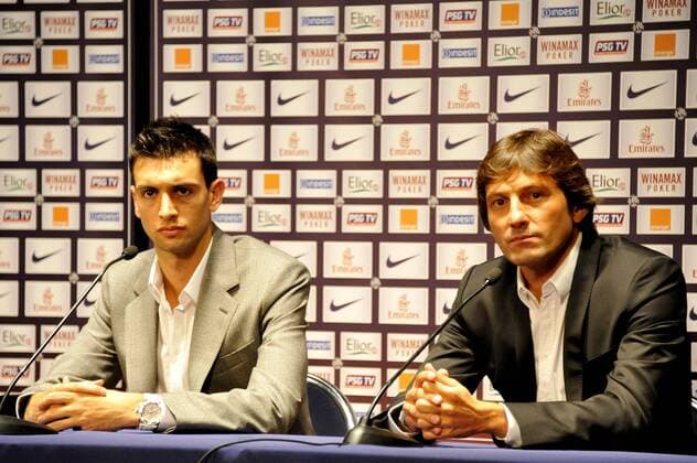 Javier Pastore wird von Sportdirektor Leonardo als Neuzugang beim FC Paris St. Germain präsentiert --- GerardRoussel 