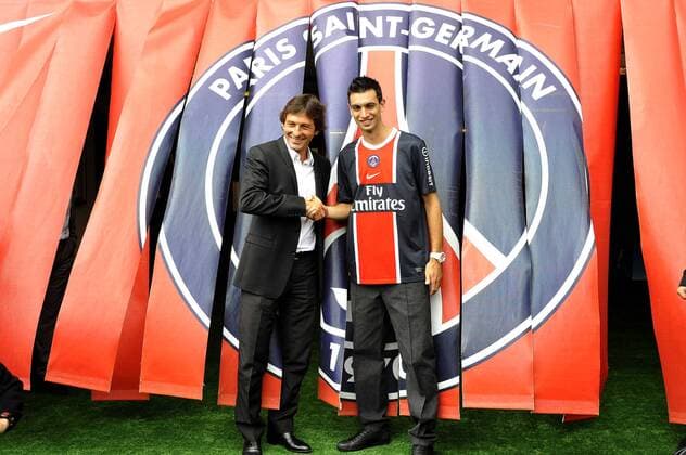 Javier Pastore wird von Sportdirektor Leonardo als Neuzugang beim FC Paris St. Germain präsentiert --- GerardRoussel 