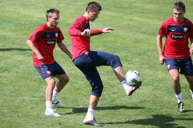 09.08.2011 LEGNICA-STADION (POLISH NATIONAL FOOTBALL TEAM PRACTISE; TRAINING CAMP BEFORE INTERNATIONAL FRIENDLY GAME) - SLAWOMIR PESZKO (L), WOJCIECH SZCZESNY, HUBERT WOLAKIEWCZ (P) -  20110809CSLG0008