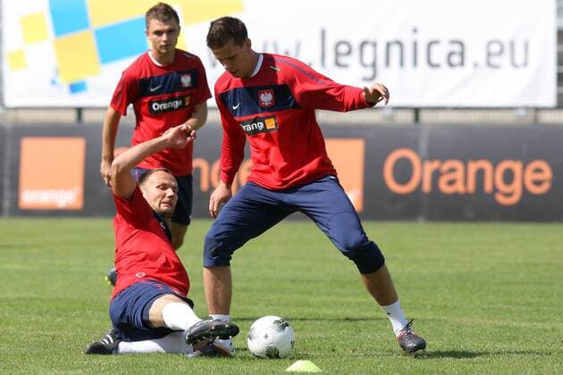 LEGNICA 09.08.2011 - ARKADIUSZ GLOWACKI (L) WOJCIECH SZCZESNY (P) ( POLAND FOOTBALL NATIONAL TEAM INTERNATIONAL FRIENDLY GAMES ) -  20110809CSMT8023