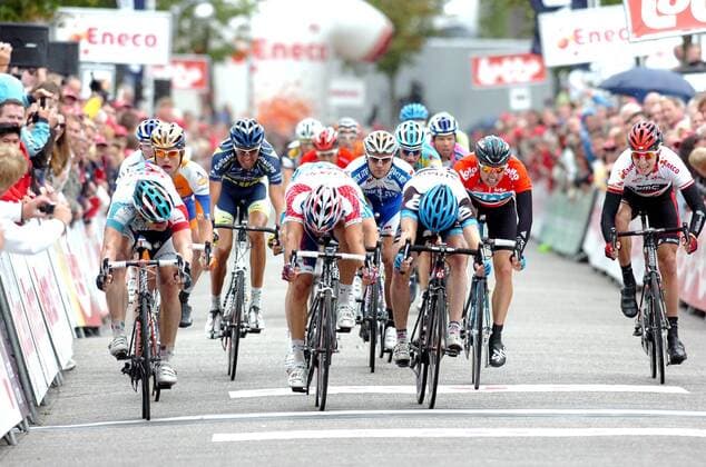 Eneco Tour 2011 - Oosterhout - St. Willebrord - Andre Greipel (Omega Pharma-Lotto) gewinnt vor Denis Galimzyanov (Katusha), Tyler Farrar (Team Garmin Cervelo), Theo Bos (Rabobank), Tom Veelers (Skil Shimano) und Edvald Boasson Hagen (Sky) -  o0 Benelux Rundfahrt
