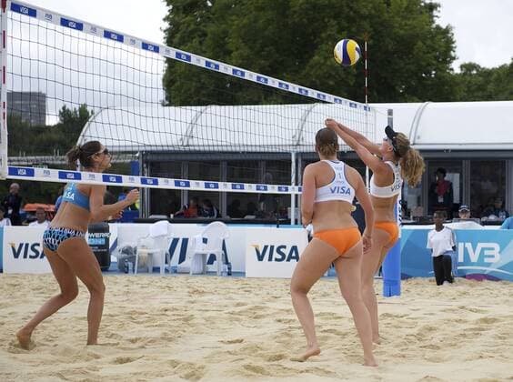 11.08.2011. London, England. LOCOG Test Events for London 2012 Olympic Games. Margo Wiltens of Holland serves during the VISA FIVB Beach Volleyball International at Horse Guards Parade on August 11, 2011 in London, England. xMichaelxPalerx  ActionPlus11200482 Content restricted for UK based newspaper