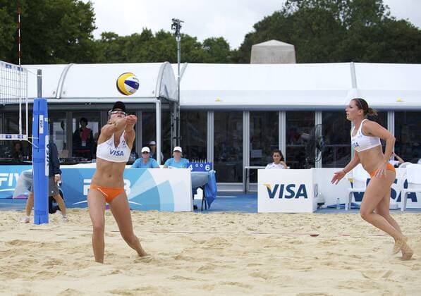 11.08.2011. London, England. LOCOG Test Events for London 2012 Olympic Games. Margo Wiltens of Holland serves during the VISA FIVB Beach Volleyball International at Horse Guards Parade on August 11, 2011 in London, England. xMichaelxPalerx  ActionPlus11200488 Content restricted for UK based newspaper