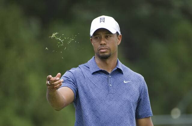 Tiger Woods checks the wind while he stands on the 6th tee during the second round of the 93rd PGA Golf Herren Championship at the Atlanta Athletic Club on August 12, 2011 in Johns Creek, Georgia.  BKX2011081254
