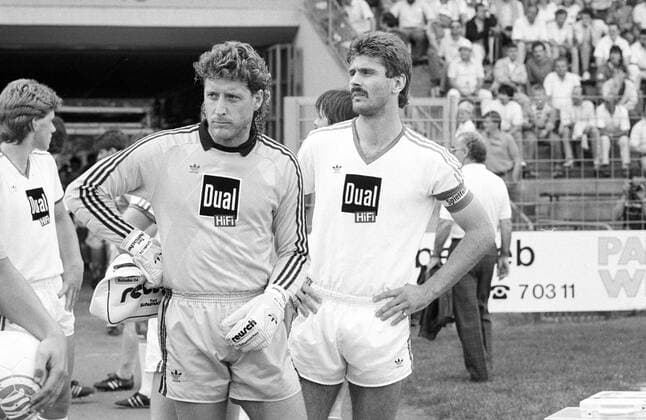Torwart Harald - Toni - Schumacher (li.) und Wilfried Hannes (beide Schalke)