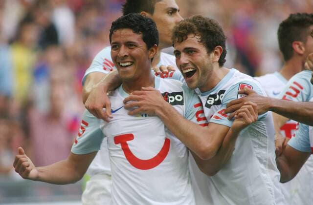 13.08.2011 St Jakob Park Basel , Herren Fussball Super League Saison 2011 2012 FC Basel - FC Zürich 1:2 Torjubel Amine Chermiti - Admir Mehmedi (FC Zürich) 
