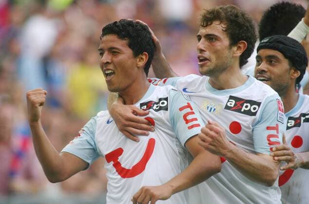 13.08.2011 St Jakob Park Basel , Herren Fussball Super League Saison 2011 2012 FC Basel - FC Zürich 1:2 Torjubel vl. Amine Chermiti , Admir Mehmedi und Alexandre Alphonse (FC Zürich) 