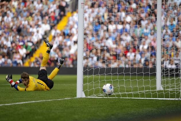 Manchester United goalkeeper David De Gea fails to stop Shane Long s shot from finding the back of the net for West Bromwich Albion s first goal of the game Barclays Premier League West Bromwich Albion v Manchester United 14th August, 2011 EDITORIAL USE ONLY. No use with unauthorised audio, video, data, fixture lists, club league logos or live services. Online in-match use limited to 120 images, no video emulation. No use in betting, games or single club league player publications.
