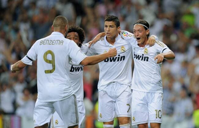 FUSSBALL INTERNATIONAL PRIMERA DIVISION SAISON 2011 2012 14.08.2011 El Clasico Super Cup 2011 Real Madrid - FC Barcelona JUBEL Real Madrid; Karim Benzema, Marcelo, Cristiano Ronaldo und Torschuetze zum 1-0 Mesut Oezil (v.li.) 