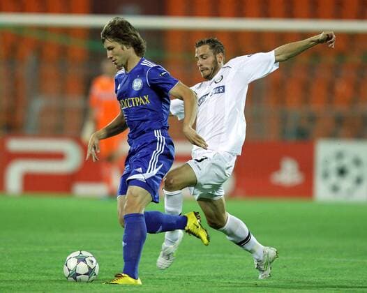 FUSSBALL - UEFA CL Play Off, Borisov vs Sturm MINSK,WEISSRUSSLAND,16.AUG.11 - FUSSBALL - UEFA Champions League, Play Off, FC BATE Borisow vs SK Sturm Graz. Bild zeigt Dmitri Baga (Borisov) und Jürgen Säumel (Sturm). 