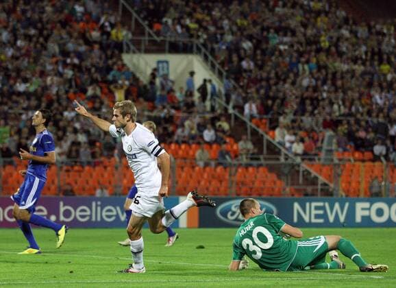 FUSSBALL - UEFA CL Play Off, Borisov vs Sturm MINSK,WEISSRUSSLAND,16.AUG.11 - FUSSBALL - UEFA Champions League, Play Off, FC BATE Borisow vs SK Sturm Graz. Bild zeigt den Jubel von Manuel Weber (Sturm) und die Enttäuschung von Aleksandr Gutor (Borisov). 