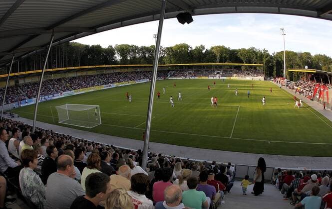 Fußball, Stadiongeschichte SG Sonnenhof Großaspach Die neue comtech-Arena in Großaspach . SG Sonnenhof Großaspach o0 Stadioneröffnung Stadion Totale Deutschland Sportstätte