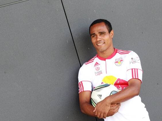 FUSSBALL - RBS, Fototermin SALZBURG,AUSTRIA,11.AUG.11 - FUSSBALL- tipp3 Bundesliga powered by T-Mobile, Red Bull Salzburg, Fototermin mit Leonardo. Bild zeigt Leonardo (RBS). 