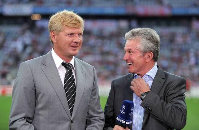 FUSSBALL CHAMPIONS LEAGUE SAISON 2011 2012 Qualifikation 17.08.2011 FC Bayern München - FC Zürich TV Experte Stefan Effenberg mit Trainer Jupp Heynckes (v. li., FC Bayern München)