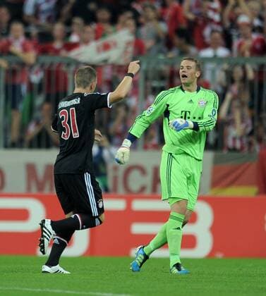 FUSSBALL CHAMPIONS LEAGUE SAISON 2011 2012 Qualifikation 17.08.2011 FC Bayern München - FC Zürich JUBEL nach dem TOR zum 1:0 von Bastian Schweinsteiger mit Torwart Manuel Neuer (v. li., FC Bayern München)