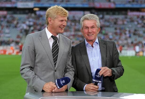 FUSSBALL CHAMPIONS LEAGUE SAISON 2011 2012 Qualifikation 17.08.2011 FC Bayern München - FC Zürich TV Experte Stefan Effenberg mit Trainer Jupp Heynckes (v. li., FC Bayern München)