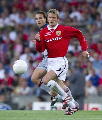 FUSSBALL CHAMPIONS LEAGUE FINALE SAISON 1998 1999 26.05.1999 Manchester United FC 2-1 FC Bayern München, David Beckham (ManU) am Ball  o0 ManU