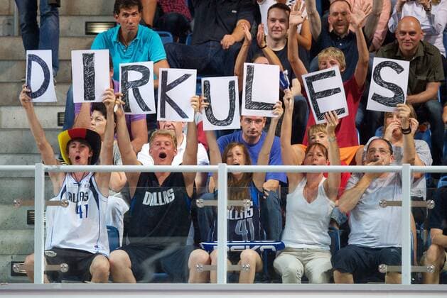 Fans GER von Dirk Nowitzki (Deutschland, No.14) mit Schriftzug Dirkules