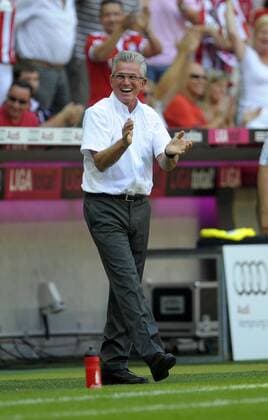 20.08.2011, Fussball 1.Bundesliga Saison 2011 2012, 3.Spieltag, FC Bayern München - Hamburger SV, in der Allianz-Arena München. Trainer Jupp Heynckes (Bayern München) jubelt über ein Tor.