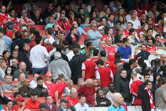 Arsenals fans leave the ground Barclays Premier League, Arsenal FC London. 20th August, 2011 EDITORIAL USE ONLY. No use with unauthorised audio, video, data, fixture lists, club league logos or live services. Online in-match use limited to 120 images, no video emulation. No use in betting, games or single club league player publications. o0 totale Fan