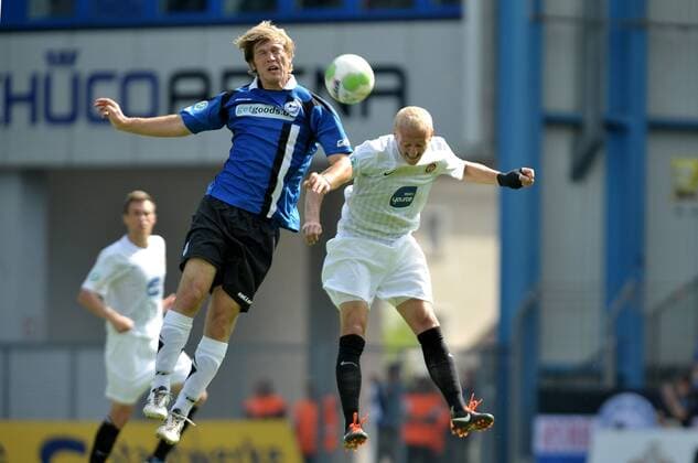 20-08-2011 pmk MS143288 Fussball Herren 3.Liga Saison 2011 2012 Arminia Bielefeld - SV Wehen Wiesbaden Fabian KLOS Bielefeld Alf MINTZEL Wehen Wiesbaden