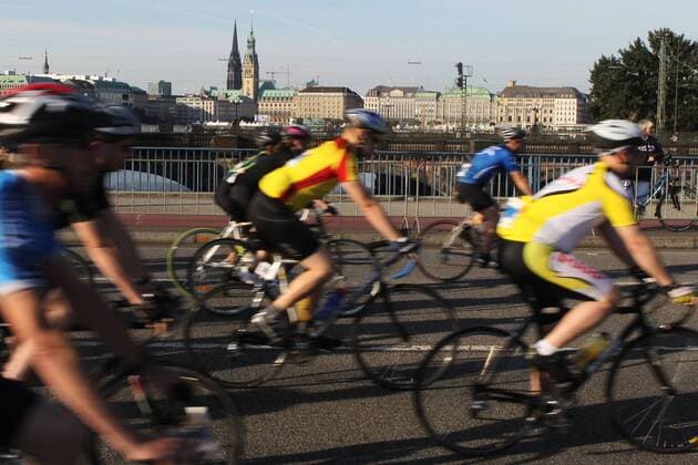 Sports - Sport: Radrennen: Vattenfall Cyclassics 2011, Jedermänner, - Start 55km Distanz - , xHOCHxZWEIx xMaltexChristiansx Jedermänner Jedermann Hamburg