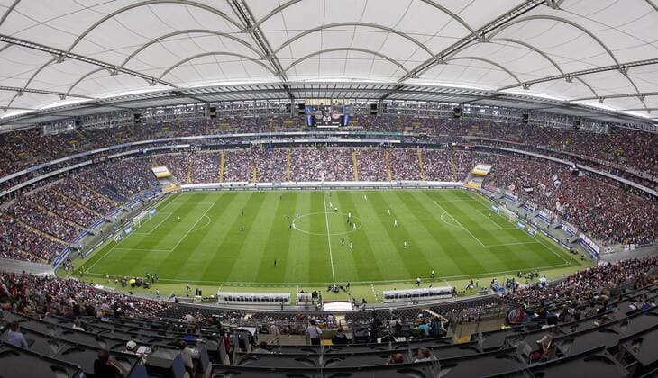 Fussball, 2. Bundesliga, FSV Frankfurt vs. Eintracht Frankfurt, Stadionübersicht der Commerzbank Arena o0 totale Sportstätte Stadiondach überdacht