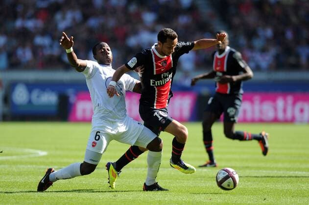 NENE (PSG) - Carlos SANCHEZ (VA) Football : Paris St. Germain (PSG) - Valenciennes FC, Ligue 1 - 21 08 2011 xAnthonyxBIBARDxFEPx 