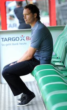 Samstag 20.08.2011, 1. Bundesliga, Saison 11 12 - 3. Spieltag in Bremen, SV Werder Bremen - SC Freiburg Marcus Sorg (Trainer SC Freiburg), Einzelbild, Mimik, Gestik DeFodi027
