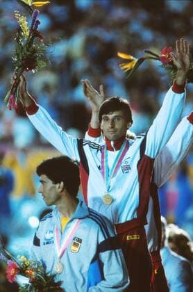 Medal Presentation : Sebastian Coe (GBR) Gold medal winner. Mens 1500m Final. Los Angeles Olympics 1984  o0 Siegerehrung Olympiasieger Sieg, Sieger