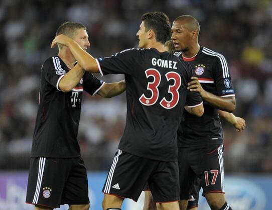 23.08.2011, Fussball Champions League Qualifikation Rückspiel, FC Zürich - FC Bayern München im Letzigrund-Stadion in Zürich. Torjubel, v.li: Bastian Schweinsteiger (München), Mario Gomez (München), Jerome Boateng (Bayern München).