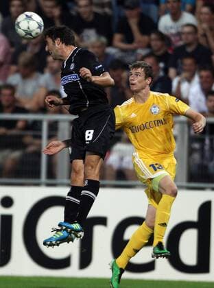 FUSSBALL - UEFA CL Play Off, Sturm vs Borisov GRAZ,AUSTRIA,24.AUG.11 - FUSSBALL - UEFA Champions League, Play Off, SK Sturm Graz vs FC BATE Borisow. Bild zeigt Joachim Standfest (Sturm) und Pavel Nekhaychik (Borisov). 