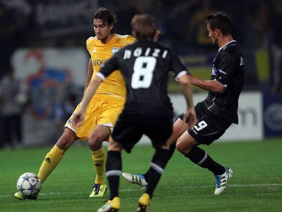 FUSSBALL - UEFA CL Play Off, Sturm vs Borisov GRAZ,AUSTRIA,24.AUG.11 - FUSSBALL - UEFA Champions League, Play Off, SK Sturm Graz vs FC BATE Borisow. Bild zeigt Dmitri Baga (Borisov), Haris Bukva und Andreas Hoelzl (Sturm). 