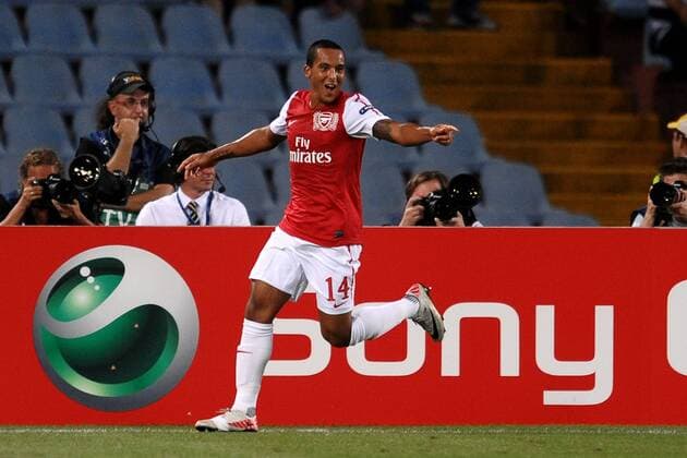 Theo WALCOTT celebrates scoring Udine 24 8 2011 Stadio Friuli Football Calcio Champions League Udinese Calcio Vs Arsenal FC London o0 Werbebande Bande Werbung Sponsor Wirtschaft Sony
