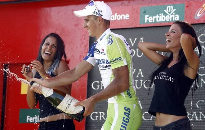 Vuelta de Espana 2011 - 6. Etappe: Ubeda - Cordoba --- Etappensieger Peter Sagan (SVK Liquigas) ---  o0 Siegerehrung Girl Hostess Sekt Sektdusche Champagner Champagnerdusche