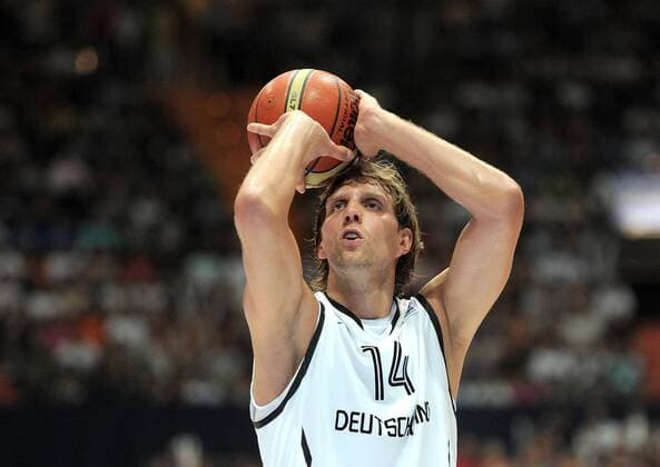 Basketball Nationalmannschaft 2011 2012 26.08.2010 Deutschland - Mazedonien Dirk Nowitzki (Deutschland) 