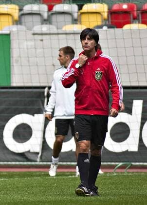 Düsseldorf, 30.08.2011, Training DFB Trainer Joachim Löw (Deutschland) und Philipp Lahm (Deutschland) dahinter