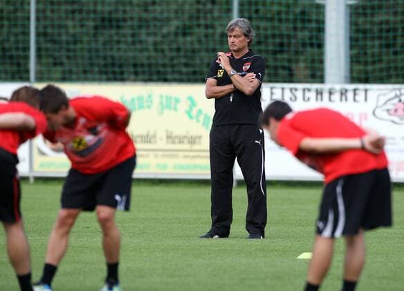 FUSSBALL- EURO 2012 Quali, GER vs AUT, AUT vs TUR, Training BAD TATZMANNSDORF,AUSTRIA,30.AUG.11 - FUSSBALL - UEFA Europameisterschaft 2012, Qualifikation, ÖFB Länderspiel, Deutschland vs Österreich, Österreich vs Türkei, Vorberichte, Training Nationalteam AUT. Bild zeigt Teamchef Dietmar Constantini (AUT). 