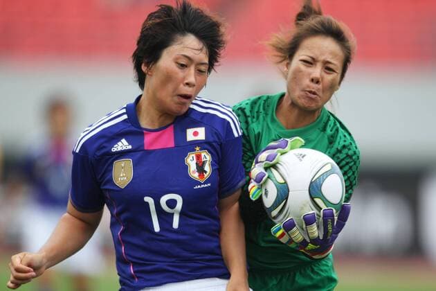 (L to R) Megumi Takase (JPN), Kanyawee Sudtawee (THA), September 1, 2011 - Football : Women s Asian Football Qualifiers Final Round for London Olympic Match between Japan 3-0 Thailand at Shandong Provincial Stadium, Jinan, China.  (jyfa070065)
