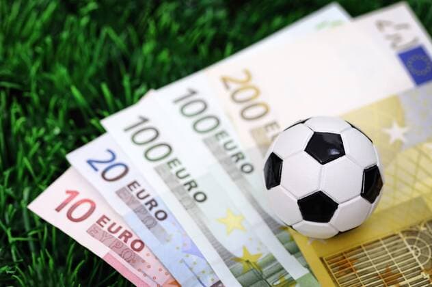 Fußball auf Euroscheinen, Symbolbild Wettskandal iblcof02001602
