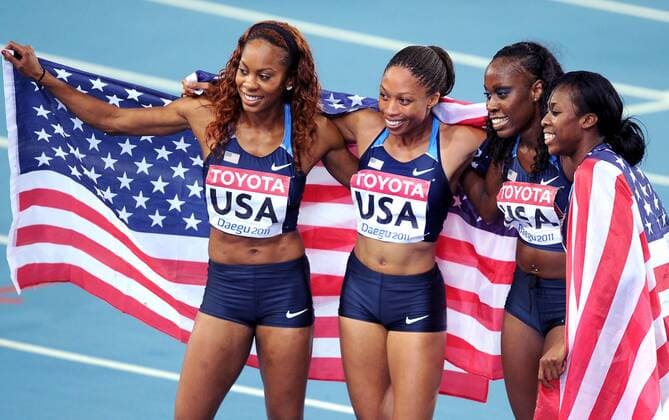 DAEGU, Sept. 3, 2011 -- Sanya Richards-Ross, Allyson Felix, Jessica Beard und Francena McCorory of USA celebrate after winning the women s 4x400 metres relay at the IAAF World Championships in Daegu, on Sept. 3, 2011. The team of United States won the final with 3 minutes 18.09 seconds.  o0 Sieg Weltmeister 4x400m Staffel Mc Corory Objekte Fahne Nationalfahne