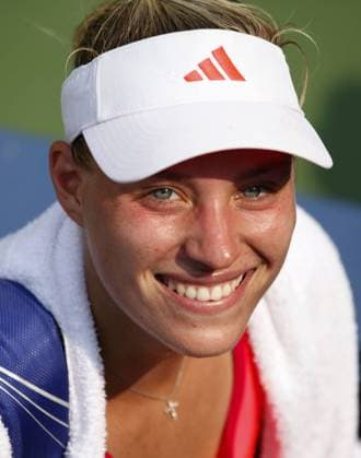 US Open 2011, USTA Billie Jean King National Tennis Center, Flushing Meadows, New York,ITF Grand Slam Tennis Tournament, Angelique Kerber (GER) zeigt ein strahlendes Lächeln nach ihrem Sieg,Portrait,Einzelbild, Hochformat