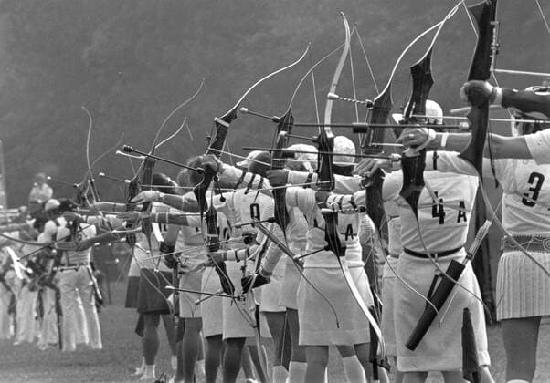 Competitors line up with bows strung at the start of the women s archery contest in Munich 7 September 1972 Archery returned to the Olympic scene for the first time in fifty two years !AUFNAHMEDATUM GESCHÄTZT! UnitedArchives0720509