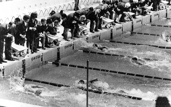 Mexico City Olympics 1968: Australia s 18 years old, Mike Wenden (4th lane from left) hits the pool wall in 52.2 seconds to break the world record for the 100 metres world record freestyle swim. In the first lane is Ken Walsh of the USA, former record holder and he took silver medal. In the second lane is Leonid Ilichev of Russia, fifth and in the third lane is Luis Nicolao of Argentina. !AUFNAHMEDATUM GESCHÄTZT! UnitedArchives0720602