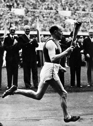 Finland,Helsinki Olympics,1952: Paavo Nurmi (Finalnd) is the torch-bearer for the Olympics. !AUFNAHMEDATUM GESCHÄTZT! UnitedArchives0722680