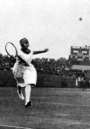 France, Paris Olympics, 1924: Great Britain s Miss Kathleen McKane who came third in the tennis competition. !AUFNAHMEDATUM GESCHÄTZT! UnitedArchives0722922