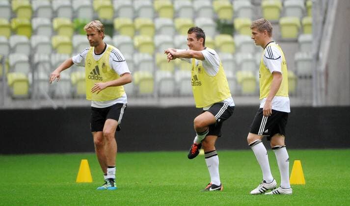 05.09.2011 GDANSK - (L-R) Simon Rolfes MIROSLAV KLOSE Toni Kroos - TRAINING FOOTBALL GERMANY  20110905nb037