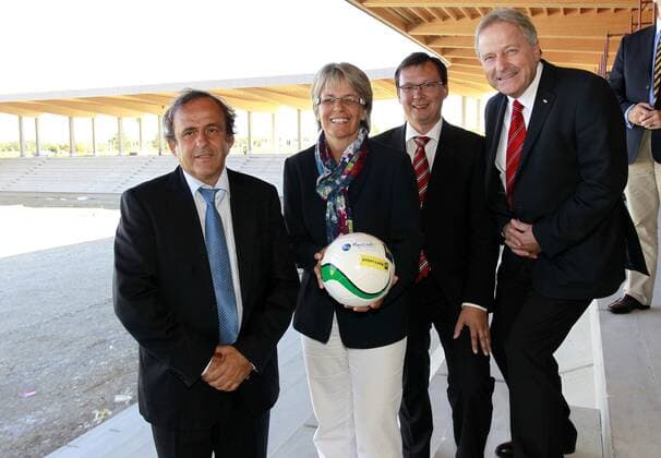 FUSSBALL - Besichtigung Nationales Zentrum für Frauenfussball ST.POELTEN,AUSTRIA,06.SEP.11 - FUSSBALL, FRAUENFUSSBALL - OEFB, Michel Platini besichtigt Nationales Zentrum für Frauenfussball. Bild zeigt Präsident Michel Platini (UEFA), Landesrätin Petra Bohuslav (Niederösterreich), Sport- und Verteidigungsminister Norbert Darabos und Präsident Leo Windtner (OEFB). 