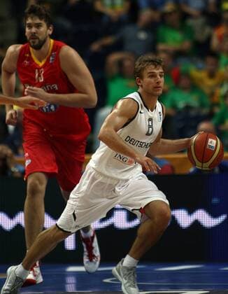07.09.2011, Vilnius - Eurobasket 2011 - Germany vs Spain --- Heiko Schaffartzik (GER) and Marc Gasol (ESP)